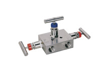 3 VALVE MANIFOLD PIPE TO PIPE 1/2\" NPT