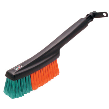 WATERFED HAND HELD VEHICLE BRUSH