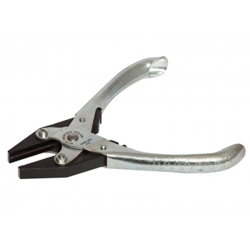 Maun Flat Nose Pliers Serrated Jaw 160mm (6.1/4in)